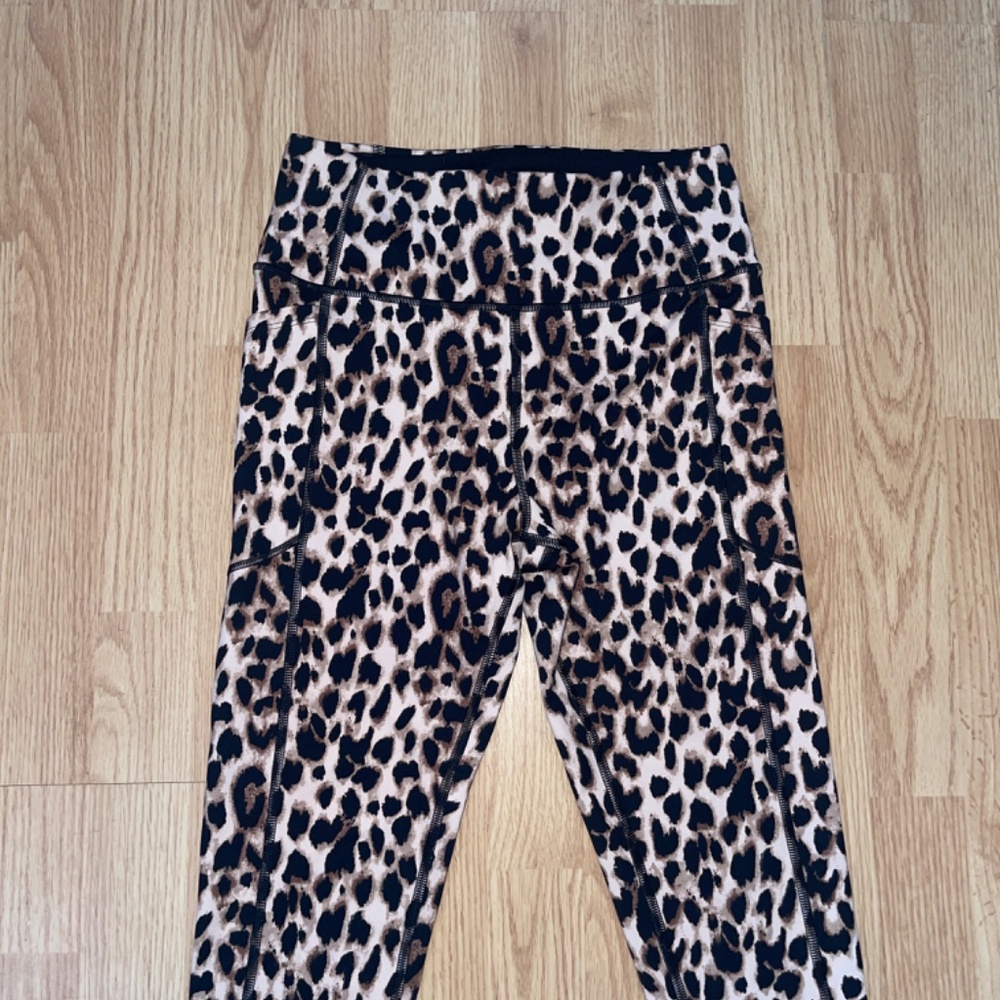 Victoria’s Secret Cheetah Print High Rise Incredible Essential Leggings Size 8 - Picture 5 of 8